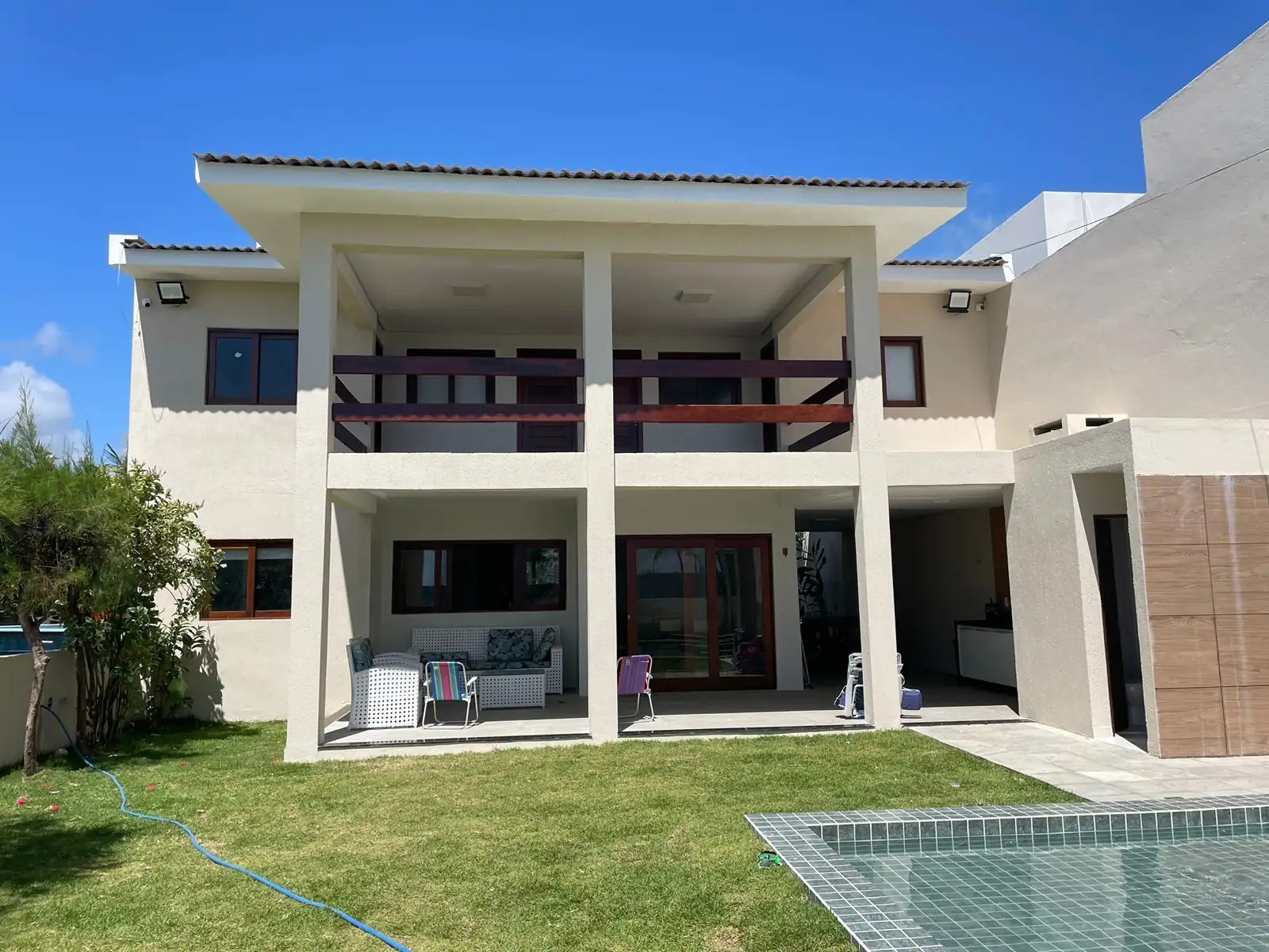 Vendo sobrado na beira-mar de Carneiros
